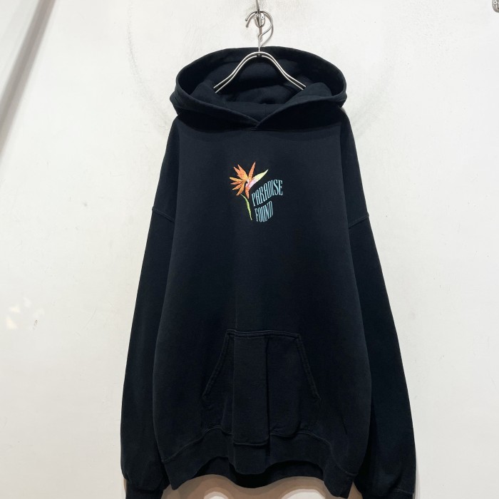 “PARADISE FOUND” Embroidery Hoodie | Vintage.City 古着屋、古着コーデ情報を発信