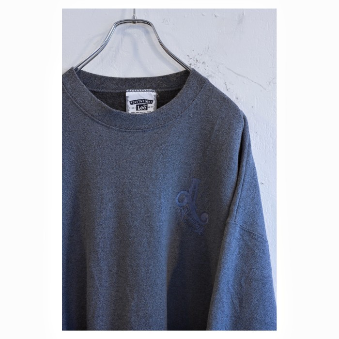 Old “Lee” Embroidered Sweatshirt | Vintage.City Vintage Shops, Vintage Fashion Trends