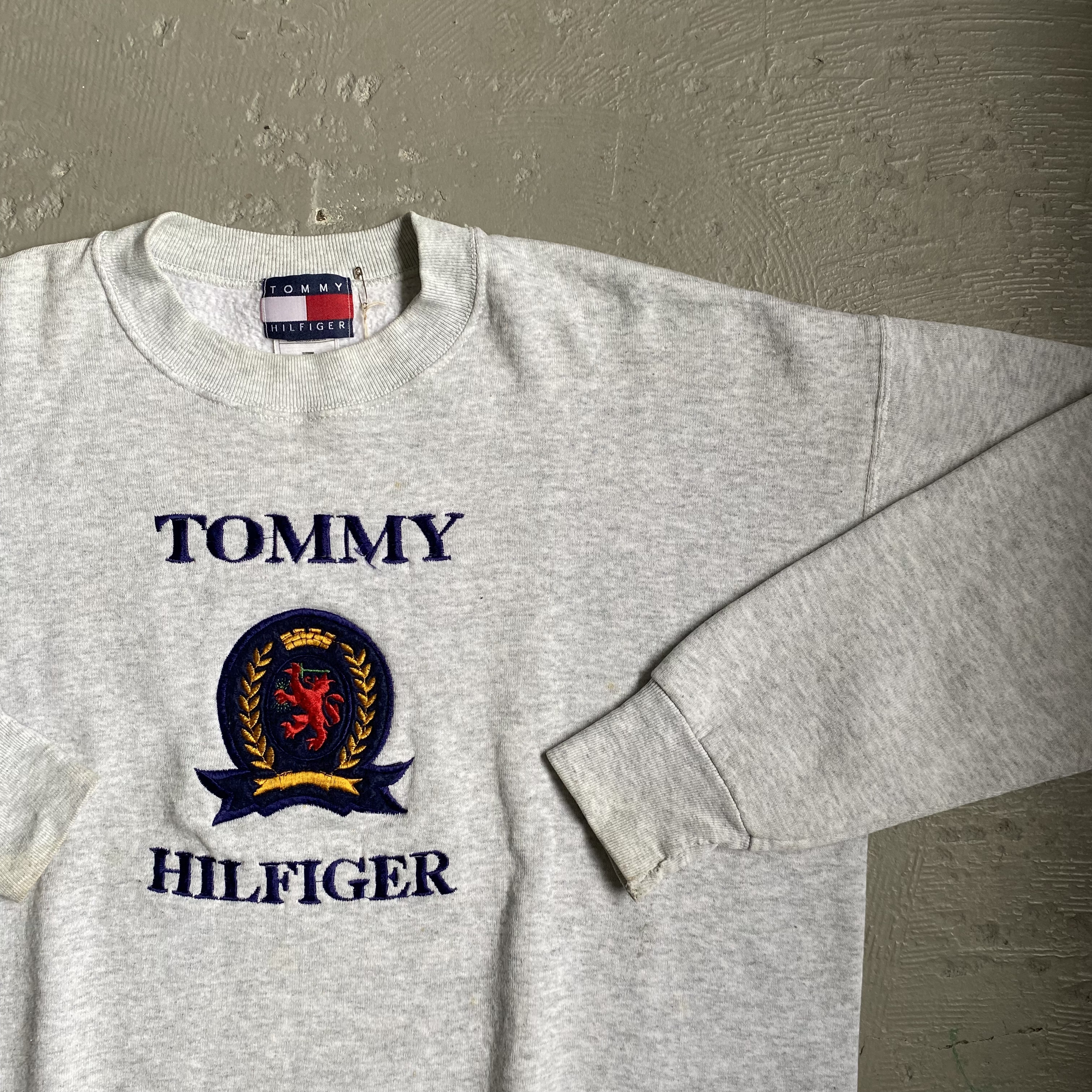90s トミーヒルフィガー スウェット 総刺繍 USA製 グレー | Vintage.City
