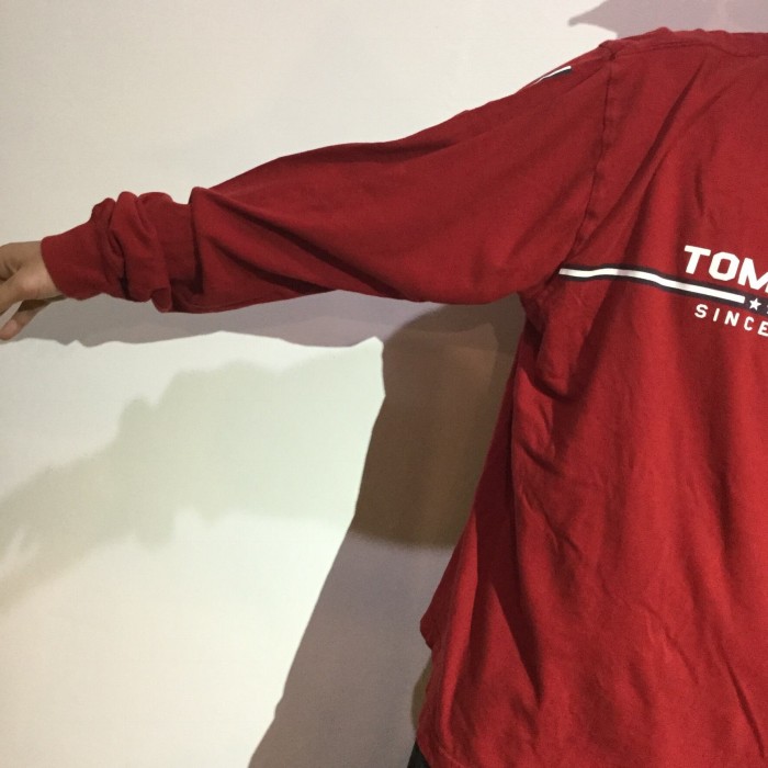 『送料無料』Tommy Jeans ロゴプリント入りロンTee Lサイズ 赤 | Vintage.City 빈티지숍, 빈티지 코디 정보