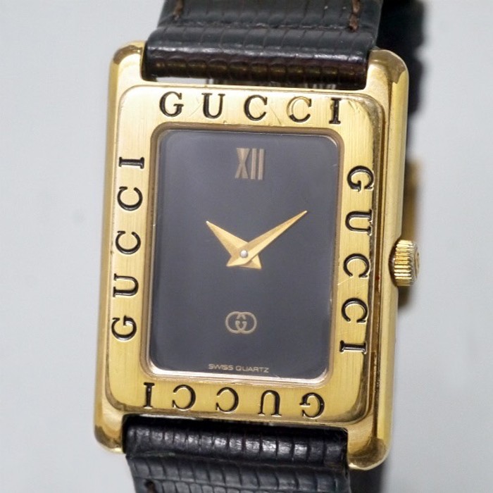 OLD Gucci レクタンギュラーロゴフェイス腕時計（黒） | Vintage.City 古着屋、古着コーデ情報を発信