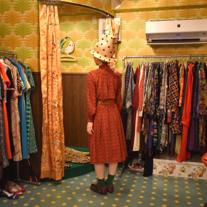 【Catherine】タコみたいなペイズリー柄がキュートな棒タイワンピ | Vintage.City Vintage Shops, Vintage Fashion Trends