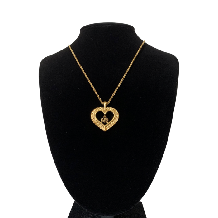 Nina Ricci Big Heart Logo Necklace Gold | Vintage.City Vintage Shops, Vintage Fashion Trends