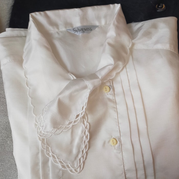 retro lace tuck blouse | Vintage.City 古着屋、古着コーデ情報を発信