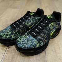 NIKE AIR MAX PLUS sustainable black volt | Vintage.City ヴィンテージ 古着