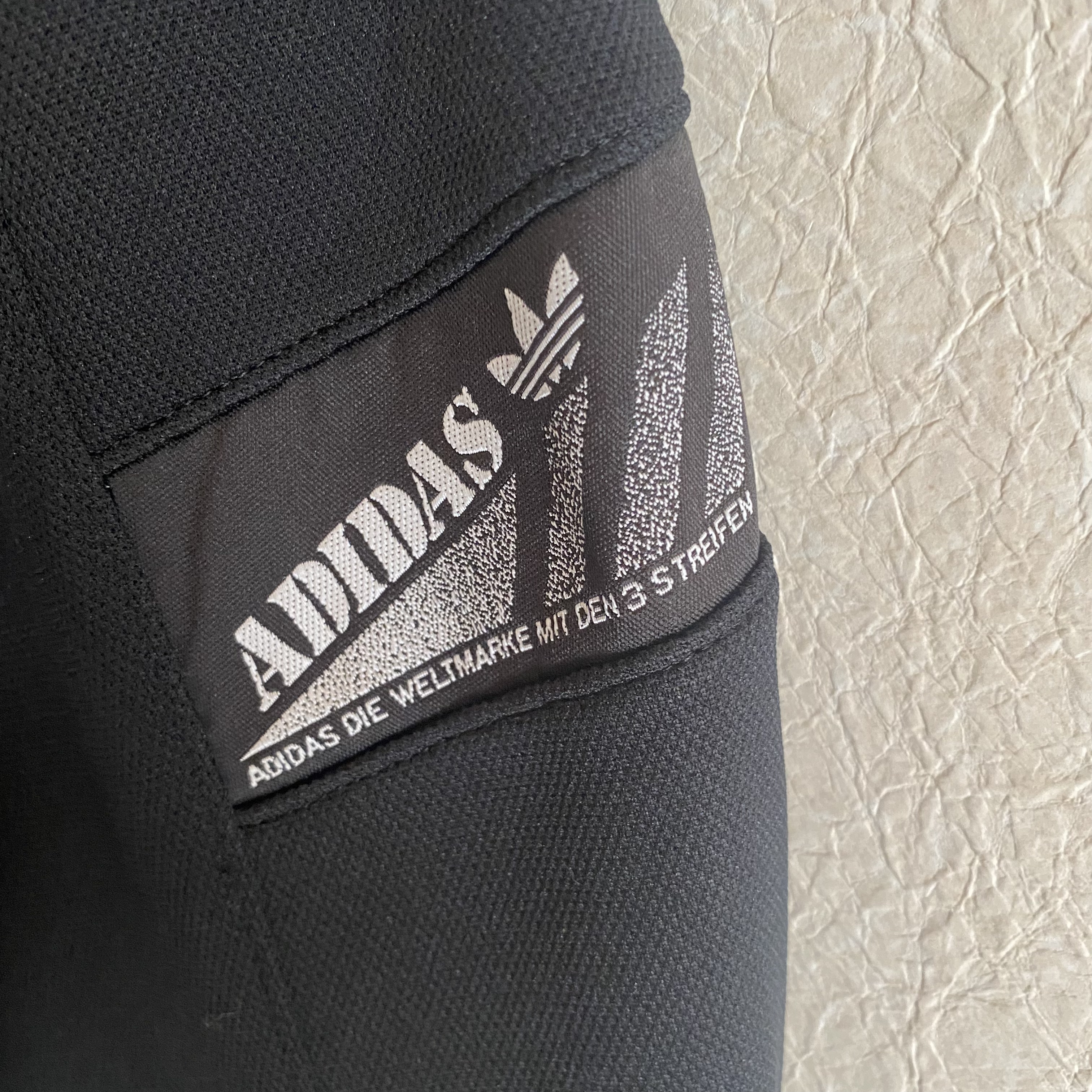 90s アディダス デサント トラックジャケット 刺繍 トレフォイル 黒 3L ...