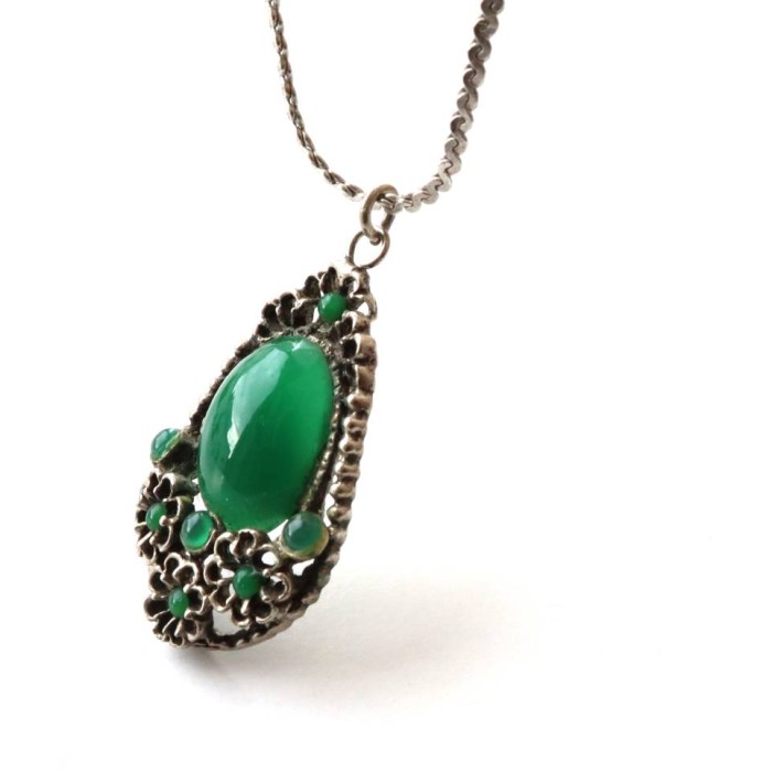 70s vintage green stone flower necklace | Vintage.City 古着屋、古着コーデ情報を発信