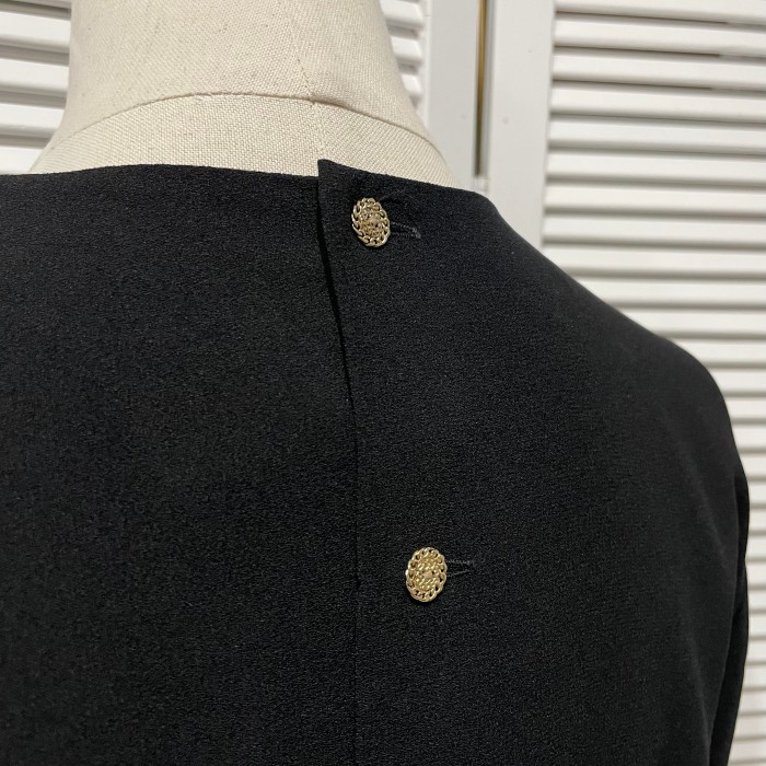gold embroidery back button blouse | Vintage.City 古着屋、古着コーデ情報を発信