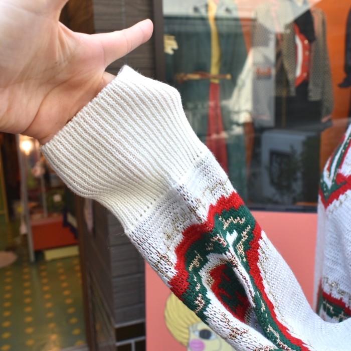 【CAROLL】クリスマスカラーの特大ペイズリーニット | Vintage.City 古着屋、古着コーデ情報を発信