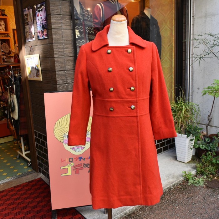 金ボタンがポイント！真っ赤なコート | Vintage.City 古着屋、古着コーデ情報を発信