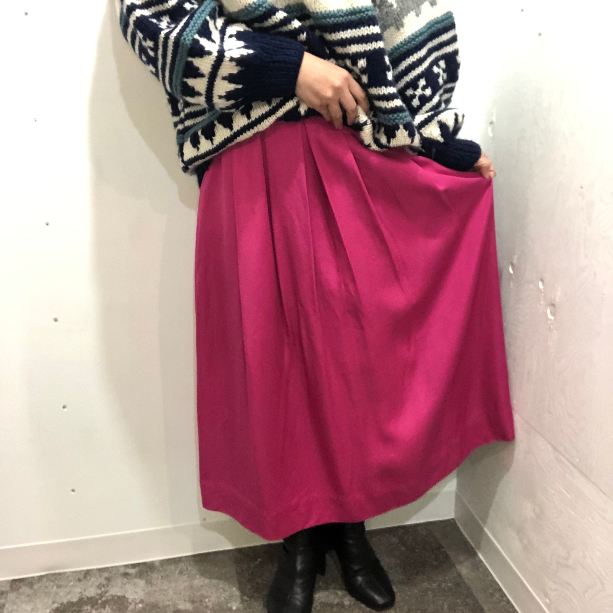 ショッキングピンクの可愛いスカート