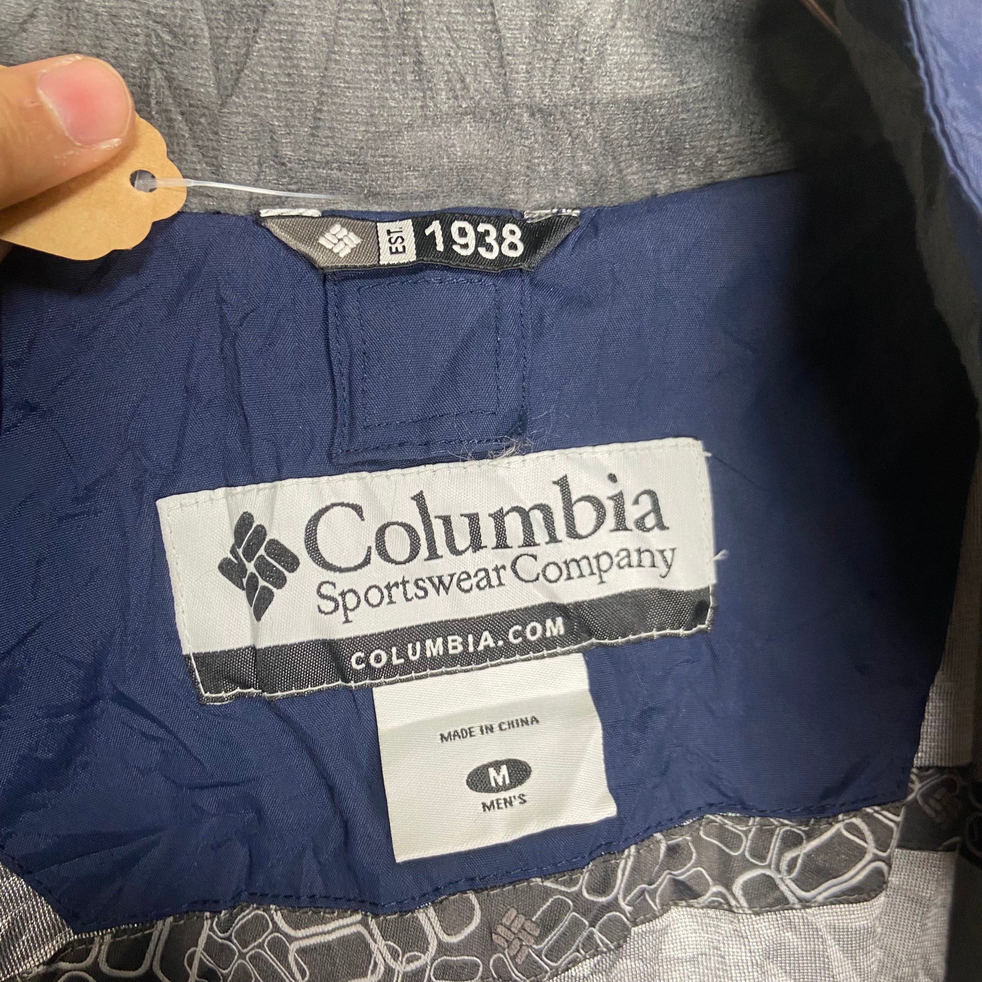 Columbia  マウンテンパーカー　M   刺繍　ドローコード