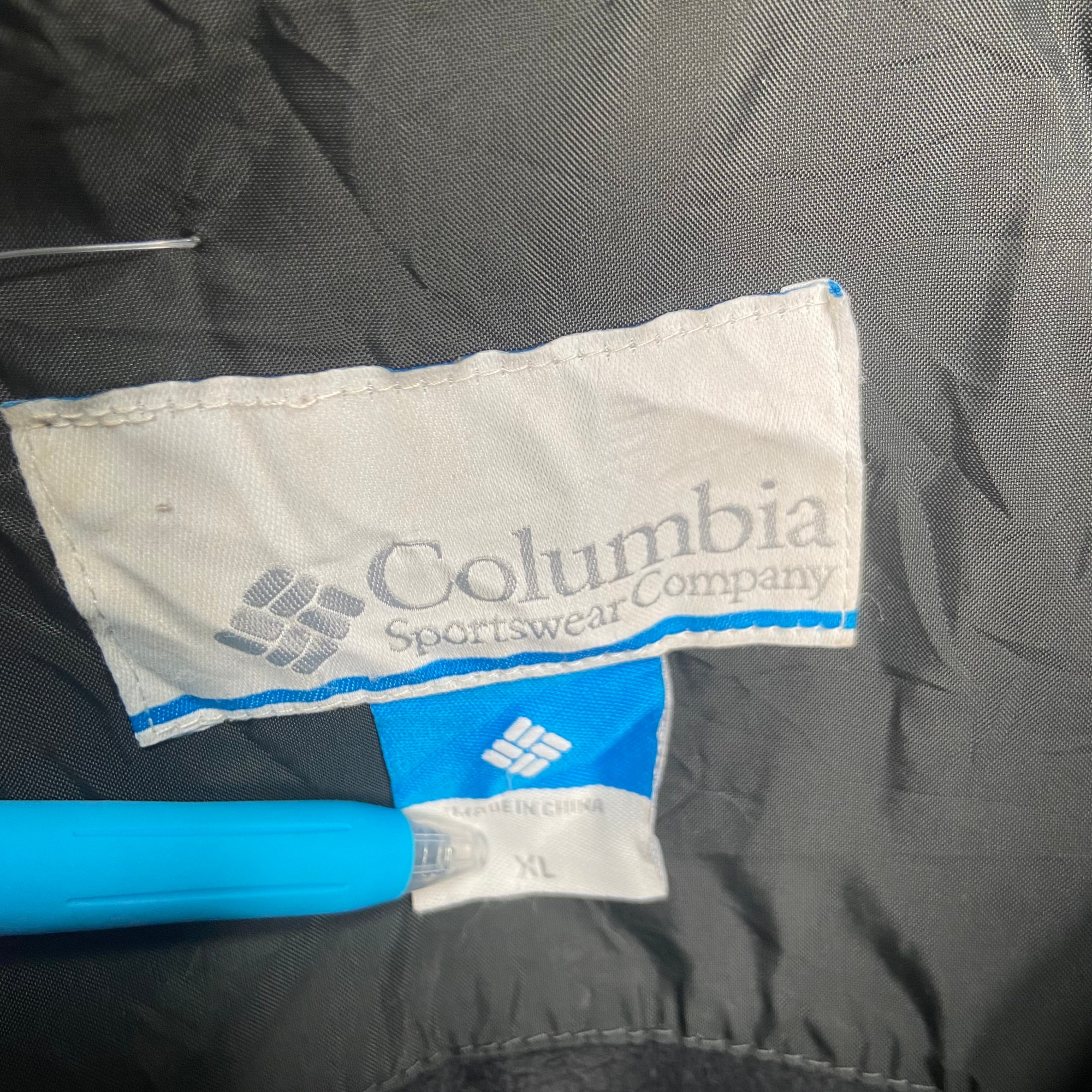 Columbia   マウンテンパーカー　XL   刺繍　フード取り外し可能