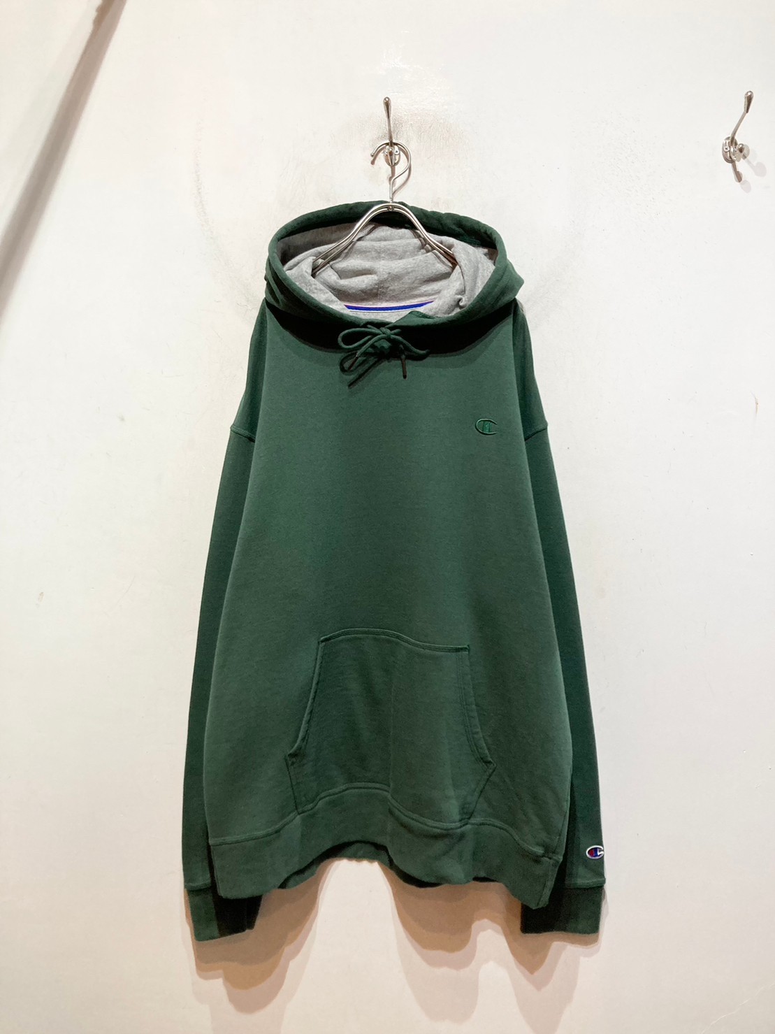 “Champion” One Point Hoodie