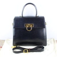Salvatore Ferragamo GANCHINI LOGO LEATHER 2WAY SHOULDER BAG MADE IN ITALY/サルヴァトーレフェラガモガンチーニロゴレザー2wayショルダーバッグ | Vintage.City Vintage Shops, Vintage Fashion Trends