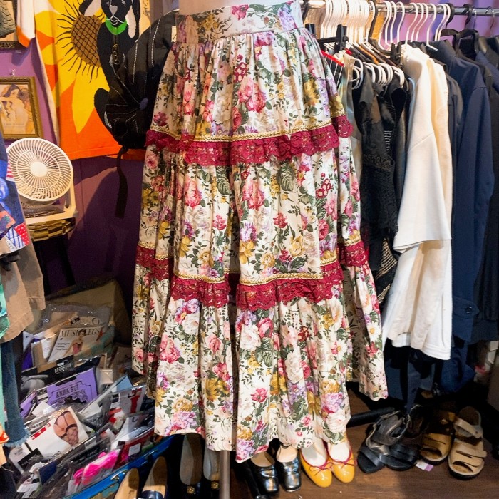 ヴィンテージ スカート ベージュ 赤色 花柄 vintage skirt | Vintage.City