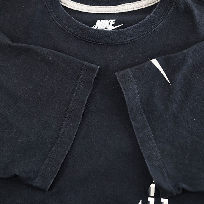 00s Nike Big Swoosh Graphic T-Shirt Size L | Vintage.City Vintage Shops, Vintage Fashion Trends