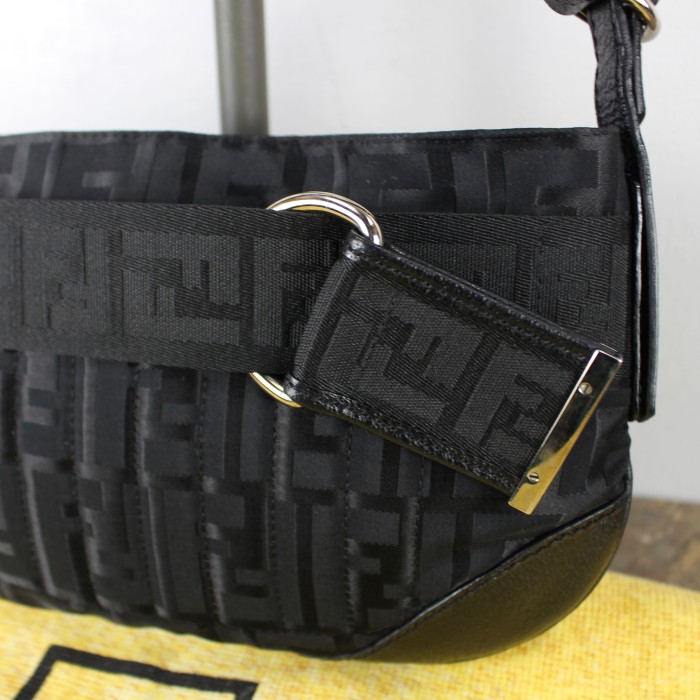 FENDI ZUCCA PATTERNED BACKET BAG MADE IN ITALYフェンディズッカ柄バケットバッグ(ワンショルダー) | Vintage.City 古着屋、古着コーデ情報を発信