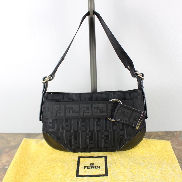 FENDI ZUCCA PATTERNED BACKET BAG MADE IN ITALYフェンディズッカ柄バケットバッグ(ワンショルダー) | Vintage.City 빈티지숍, 빈티지 코디 정보