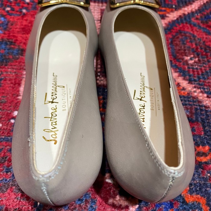 Salvatore Ferragamo GRECA LOGO LEATHER PUMPS MADE IN ITALY/サルヴァトーレフェラガモロゴレザーパンプス | Vintage.City Vintage Shops, Vintage Fashion Trends