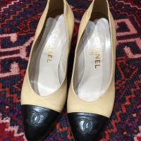 CHANEL COCO MARC BICOLOR LEATHER HEEL PUPMS MADE IN ITALY/シャネルココマークバイカラーレザーヒールパンプス | Vintage.City Vintage Shops, Vintage Fashion Trends