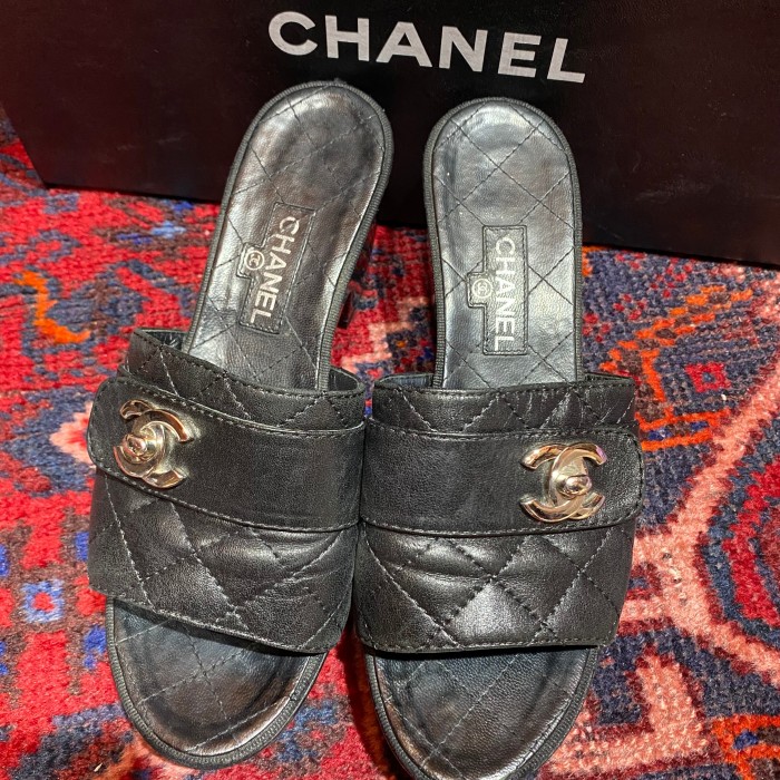 CHANEL TURN LOCK COCO MARC MATERASSE LEATHER SANDALS MADE IN