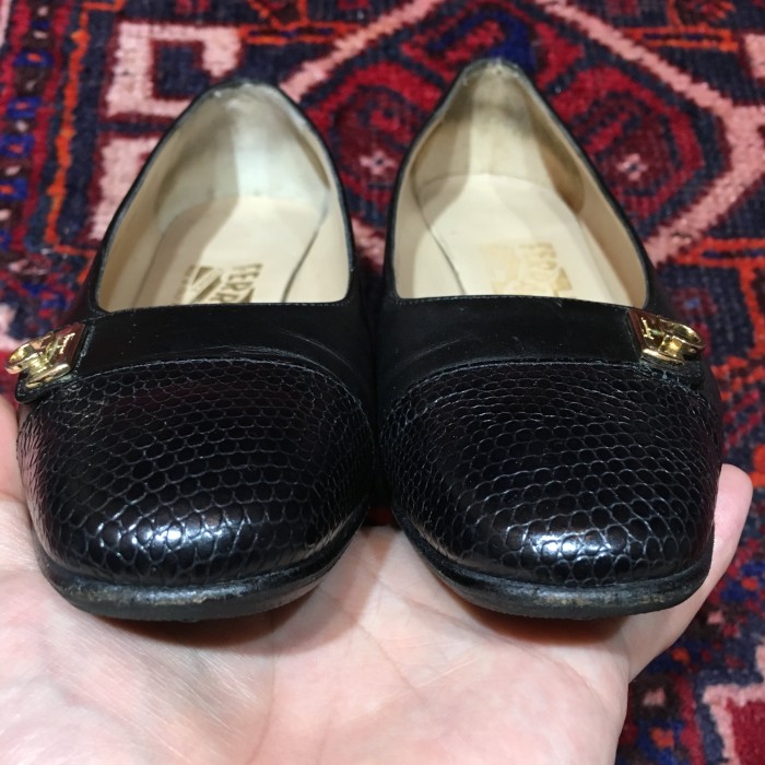 Salvatore Ferragamo GANCHINI LOGO LEATHER PUMPS MADE IN ITALY/サルヴァトーレフェラガモガンチーニロゴレザーパンプス | Vintage.City Vintage Shops, Vintage Fashion Trends