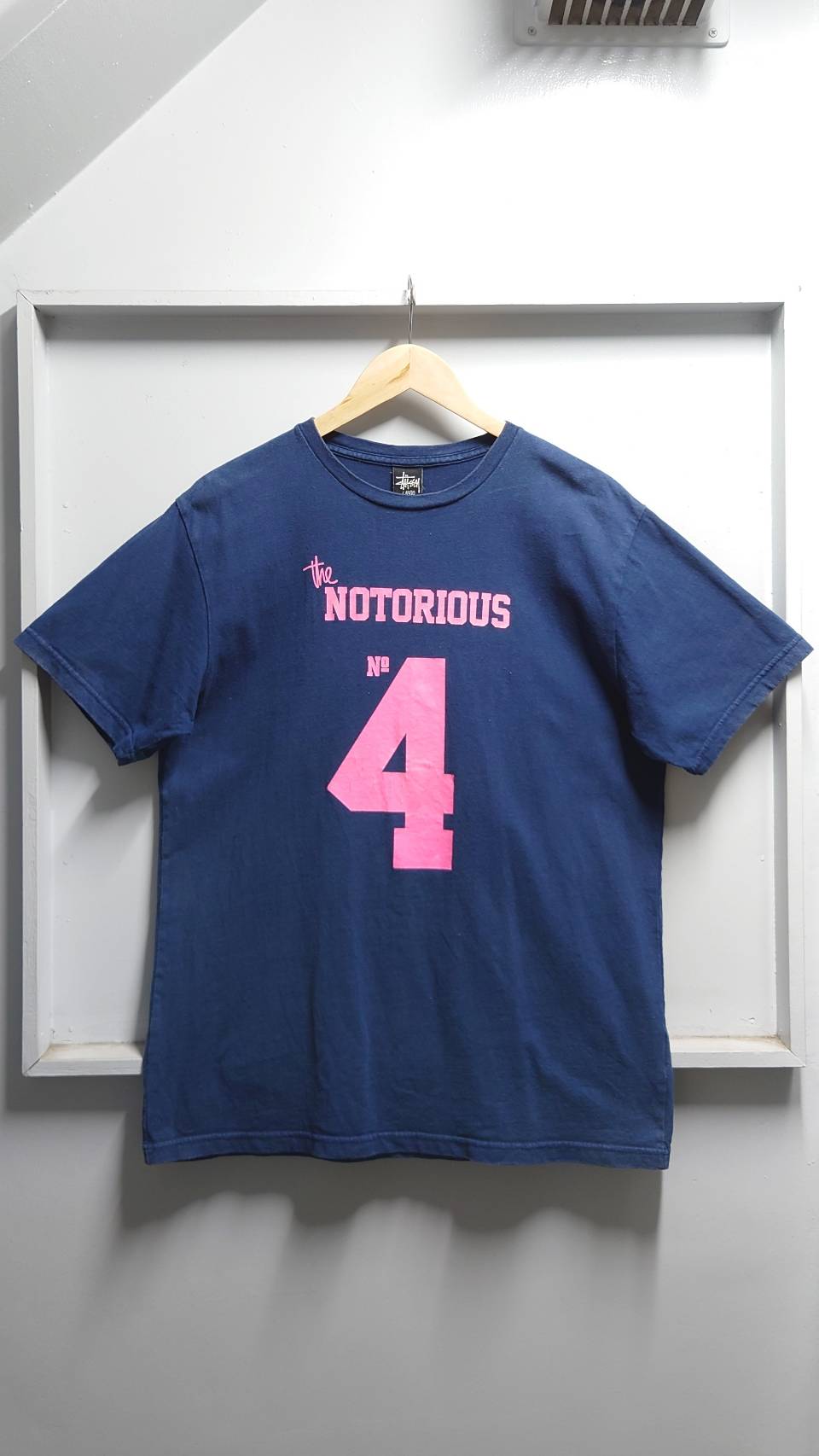 STUSSY The Notorious No.4 ロゴ プリント Tシャツ | Vintage.City