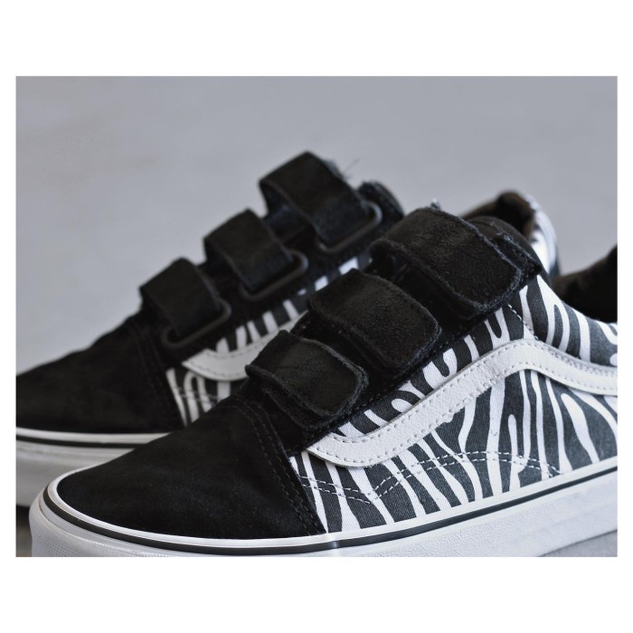 Vintage “VANS” Old Skool Velcro Zebra | Vintage.City Vintage Shops, Vintage Fashion Trends