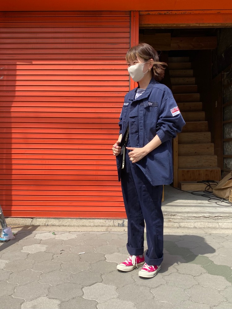イギリス海軍 ロイヤルネイビー セットアップで、女性でも可愛い軍物コーデ🔥

イギリス海軍フィールドジャケット

イギリス海軍カーゴパンツ | Check out vintage snap at Vintage.City