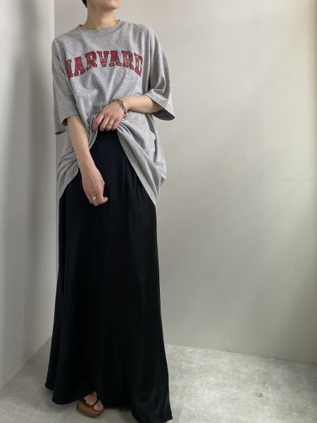 メンズサイズのカレッジTを使用したコーディネート

シンプルなデザインの古着Tシャツは、古着を普段着ない大人女性の方でも取り入れやすいアイテムです☺️

―――――――――

東京・高円寺
2022年11月 OPEN
美容室 @io_hair_koenji 併設の
小さな古着屋 kiko 【キコ】です。

メンズ、ウィメンズ、キッズ古着を取り扱っています。

ioの服好きオーナー夫婦が、ジャンルや年代に捉われず日常に自然と取り入れられるようなアイテムを、デザインや状態にこだわり厳選して集めました。

是非お気軽にお立ち寄りください。

〒166-0003
杉並区高円寺南3-45-12 KM24 201号室
JR高円寺駅徒歩4分 SEIYU近く
古着屋Whatz upさんの建物の2Fです。

ig @kiko_koenji
https://instagram.com/kiko_koenji | Check out vintage snap at Vintage.City