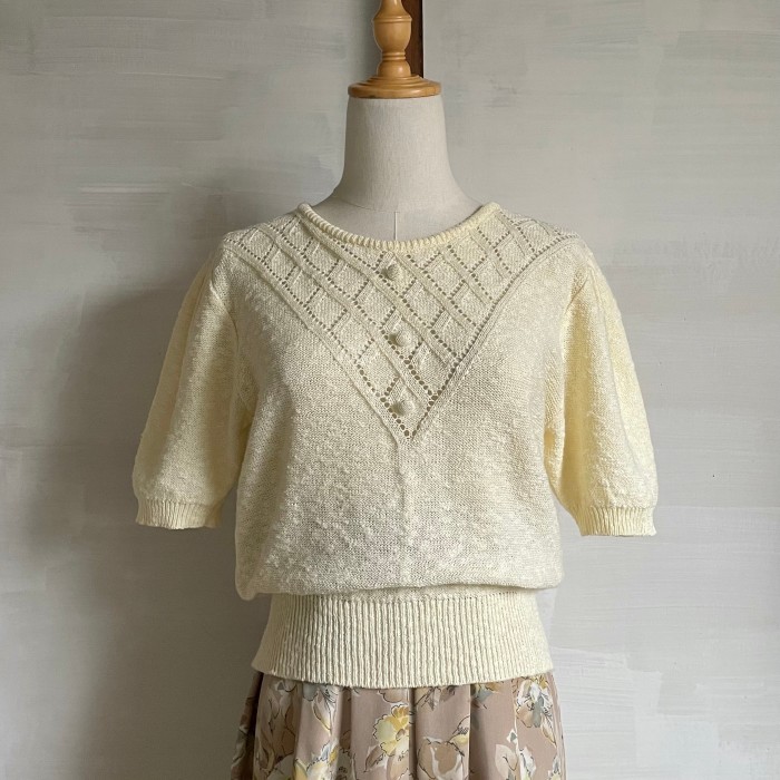 button design boucle summer knit 〈レトロ古着 ボタンデザイン ブークレ サマーニット アイボリー 日本製〉 | Vintage.City 古着屋、古着コーデ情報を発信