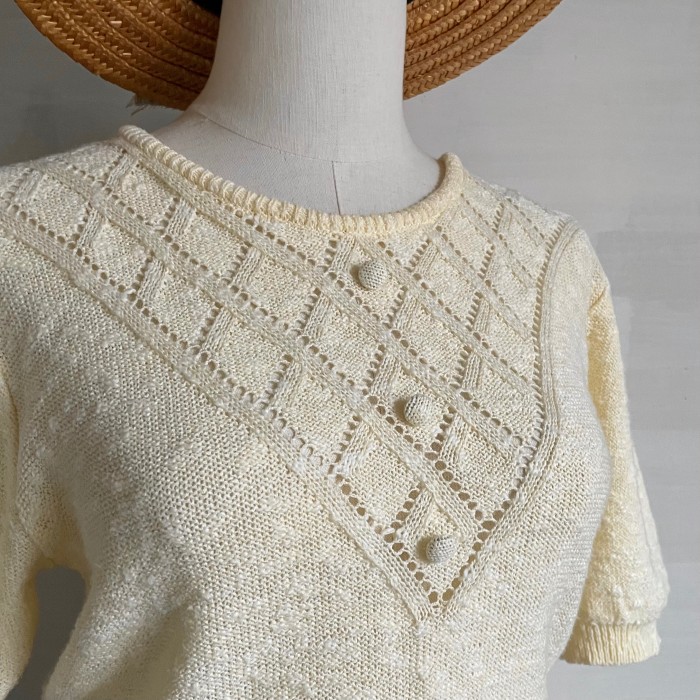 button design boucle summer knit 〈レトロ古着 ボタンデザイン ブークレ サマーニット アイボリー 日本製〉 | Vintage.City 古着屋、古着コーデ情報を発信