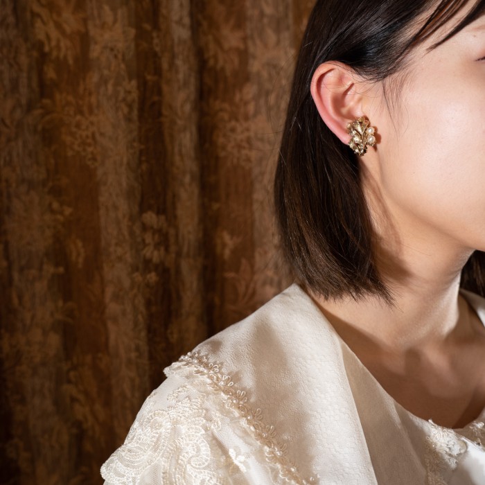 USA VINTAGE PEARL STONE LEAF DESIGN EAR CLIPS/アメリカ古着パールストーン葉っぱデザインイヤリング | Vintage.City 古着屋、古着コーデ情報を発信