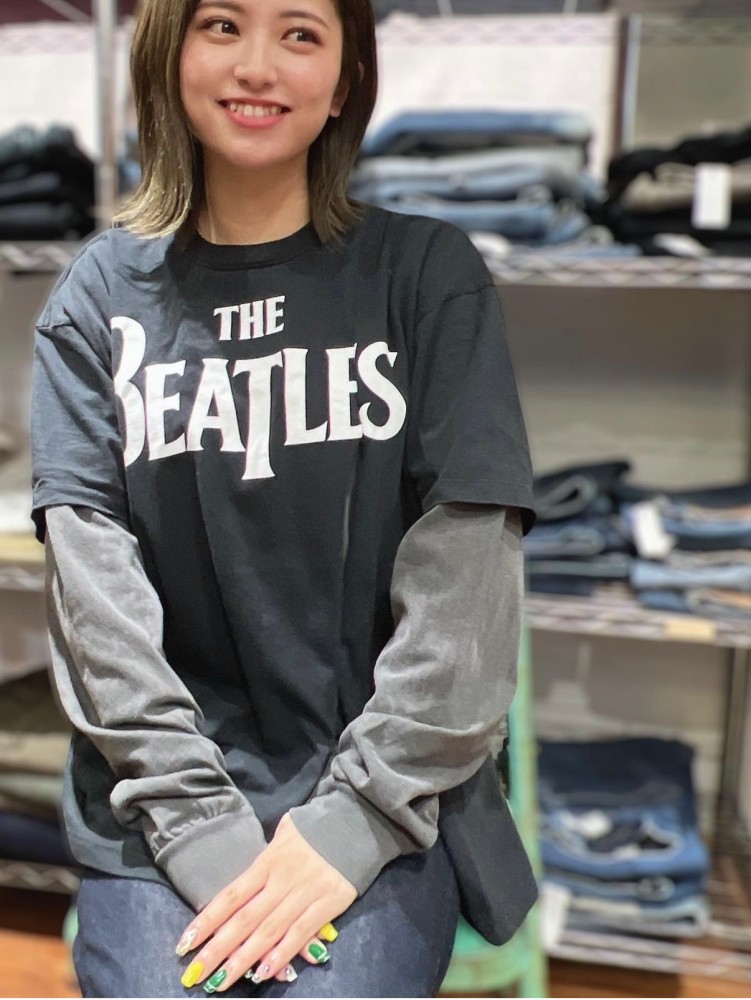 THRIFTY LOOK
COMFORT COLOR LS TEE WITH TEE！！

BEATLESのTシャツを大胆にリメイクしている
ロンTです！ | Check out vintage snap at Vintage.City