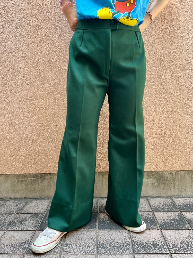 velva sheenのmickeyプリントTシャツと
カラーワイドスラックスのコーデ。

スポーティmixなデザインが◎ | 빈티지 코디 스냅은 Vintage.City에서 체크