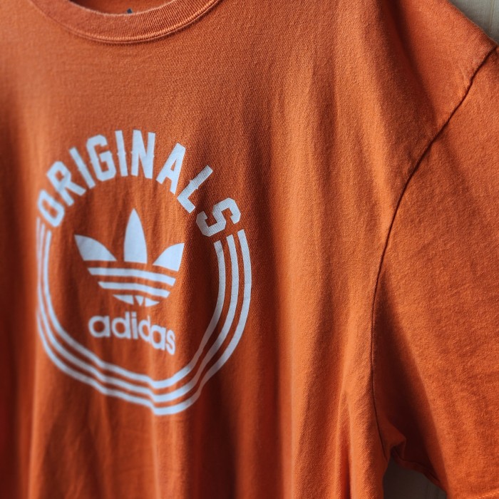 adidas　アディダス　でかロゴ　Tシャツ　オレンジ | Vintage.City 古着屋、古着コーデ情報を発信