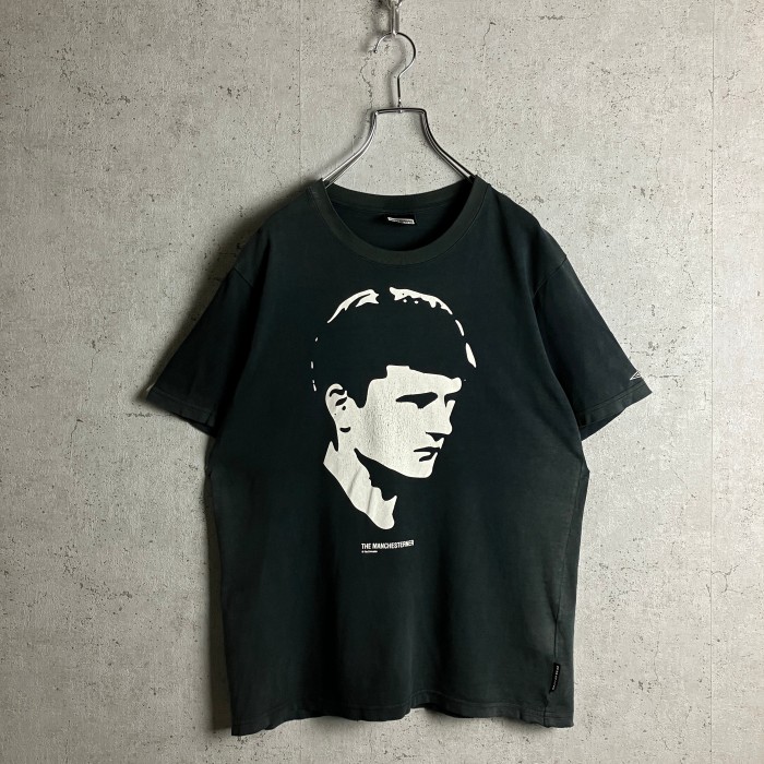 00s UMBRO アンブロ 人物プリント 袖ロゴ刺繍 Tシャツ y2k | Vintage.City