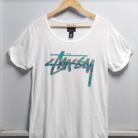 STUSSY コットン モダール ストックロゴ プリント Uネック Tシャツ | Vintage.City 빈티지숍, 빈티지 코디 정보
