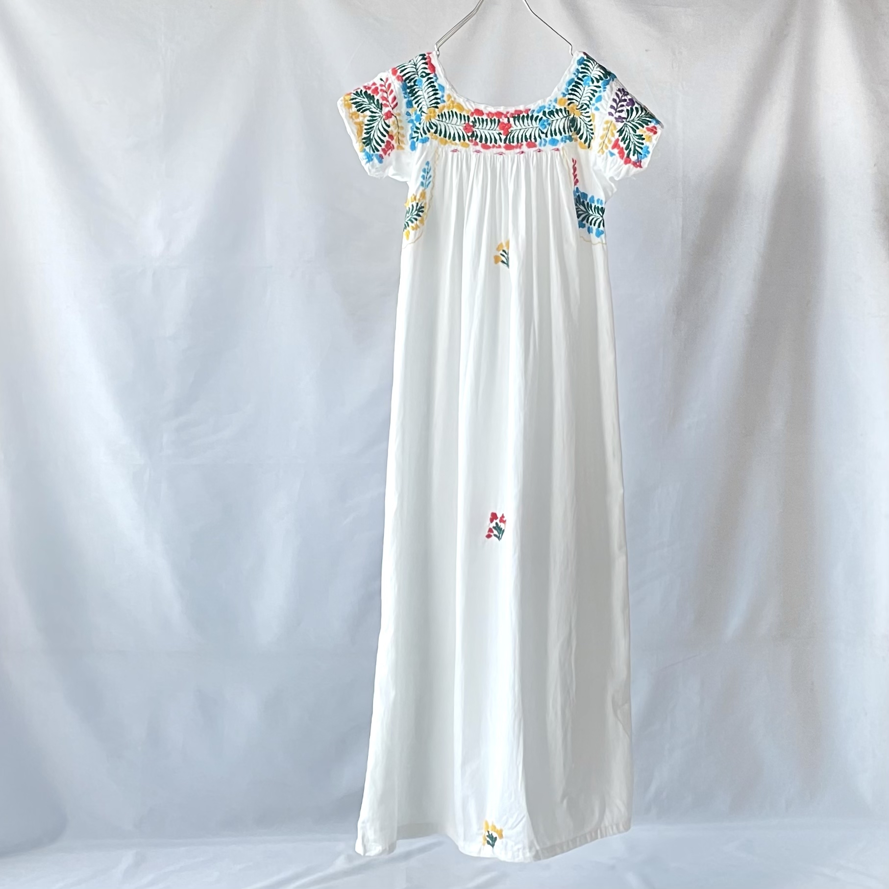 vintage 白 カラフル刺繍 マキシ丈 半袖 メキシカンワンピース 70s