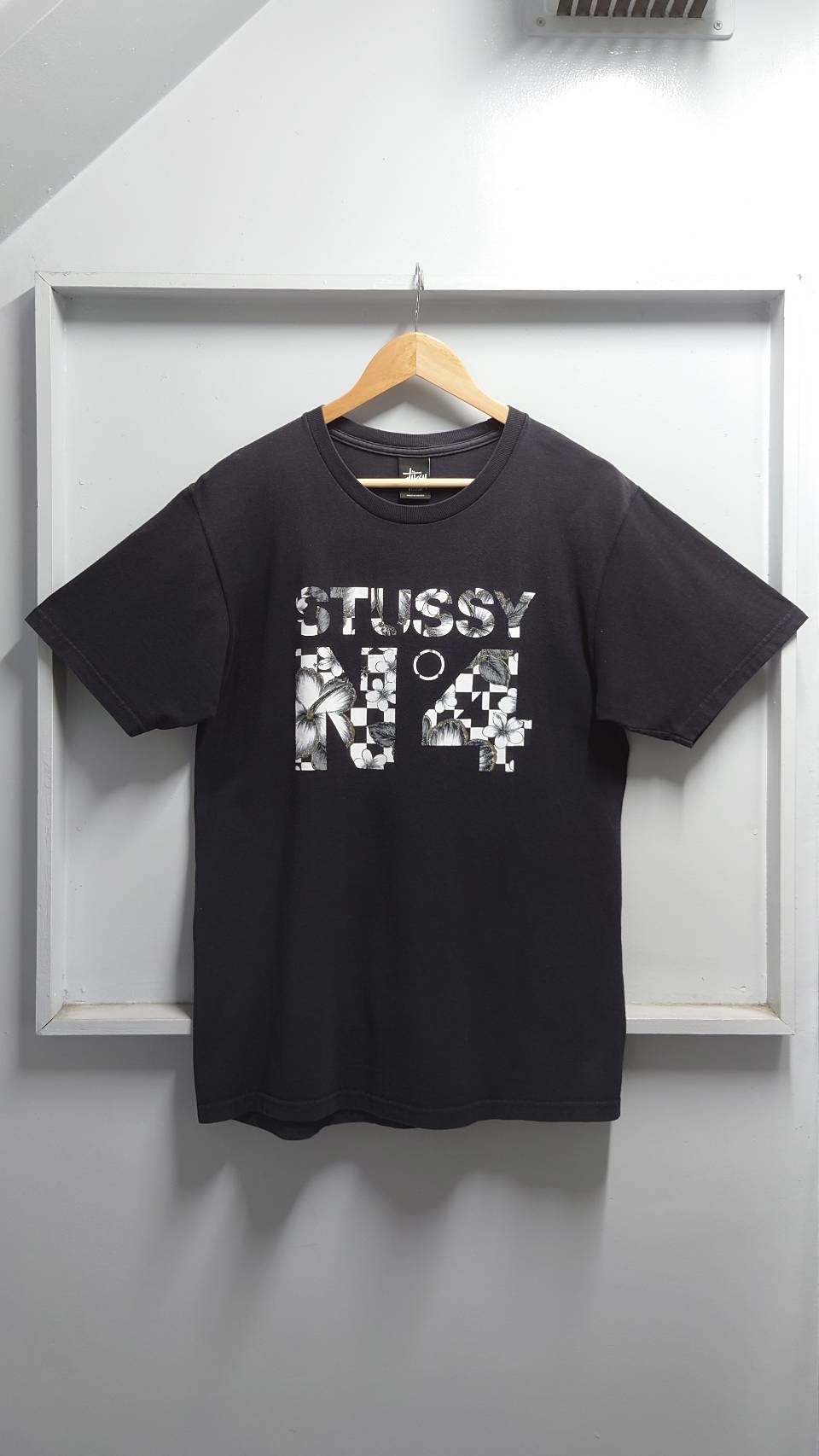 STUSSY 花柄 No.4 ロゴ プリント Tシャツ ブラック M 半袖 | Vintage.City