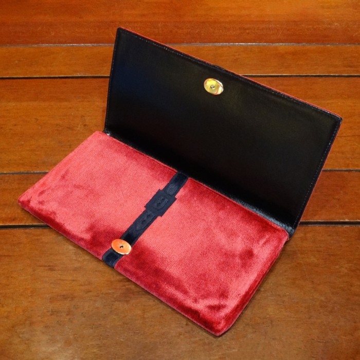 「ROBERTA DI CAMERINO」Vintage red velvet clutch bag | Vintage.City Vintage Shops, Vintage Fashion Trends