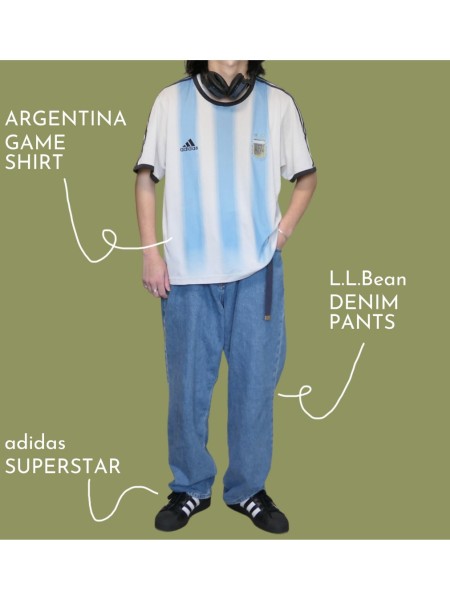 アルゼンチン代表のゲームシャツを使ったコーデです。
トレンドのゲームシャツの中でも特に人気の高いアルゼンチン代表です！！
もちろん見た目もカッコいいのですが、個人的にはゲームシャツの涼しさの虜になっています。さすがはスポーツウェアです！
暑い夏のお供に皆さんもぜひゲームシャツを！！

※着用モデル
身長173cm、やせ型 | 古着コーデスナップは、Vintage.Cityでチェック