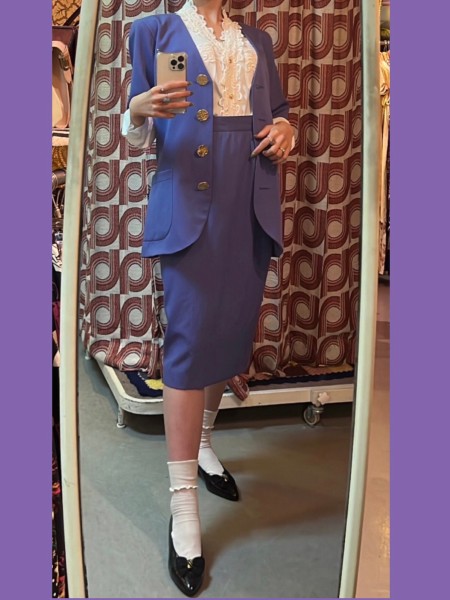 💍80s setup💍

✳︎Yves Saint Laurent✳︎

"jacket +skirt"

made in FRANCEのお品です🇫🇷
お色味はラベンダーです🍇
キラッとおボタンがイカしてます✨
綺麗なダーツもステッチも◎
もちろん別個でも🎶

InstagramのDMよりお問い合わせ下さい

https://www.instagram.com/p/CwZXHg1hkqR/?igshid=MzRlODBiNWFlZA== | Check out vintage snap at Vintage.City