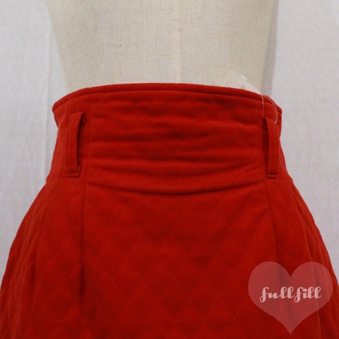 キルティング 赤いコクーンスカート 古着 | Vintage.City 古着屋、古着コーデ情報を発信