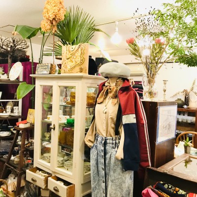 miñangos Antiques&Sundries | Vintage Shops, Buy and sell vintage fashion items on Vintage.City