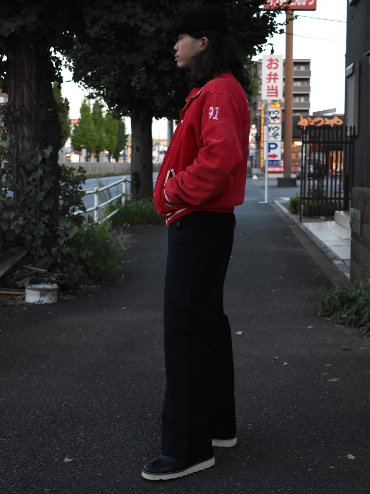 90's corduroy stadium jacket
60's sailor pants
hysteric glamour leather boots | 빈티지 코디 스냅은 Vintage.City에서 체크