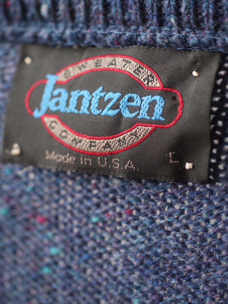 Jantzenのニットベストです

一見シンプルながらMIXですので風合いが良いですよ⭕️ | 빈티지 코디 스냅은 Vintage.City에서 체크