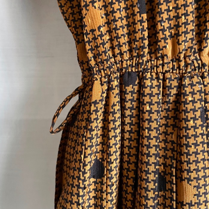 ribbon brooch dot & plaid dress〈レトロ古着 リボンブローチ ドット柄 ワンピース 日本製 茶色〉 | Vintage.City 古着屋、古着コーデ情報を発信