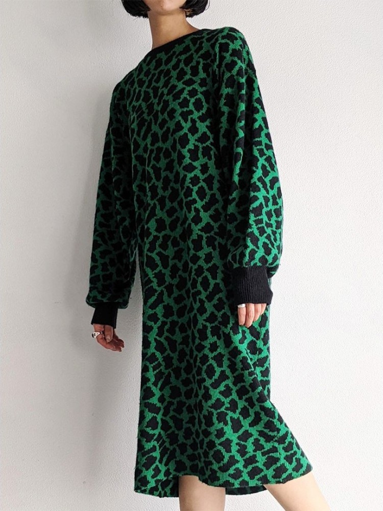 80s Leopard pattern knit dress
90s Collarless shaggy gilet 

https://instagram.com/labrado_vintage | Check out vintage snap at Vintage.City